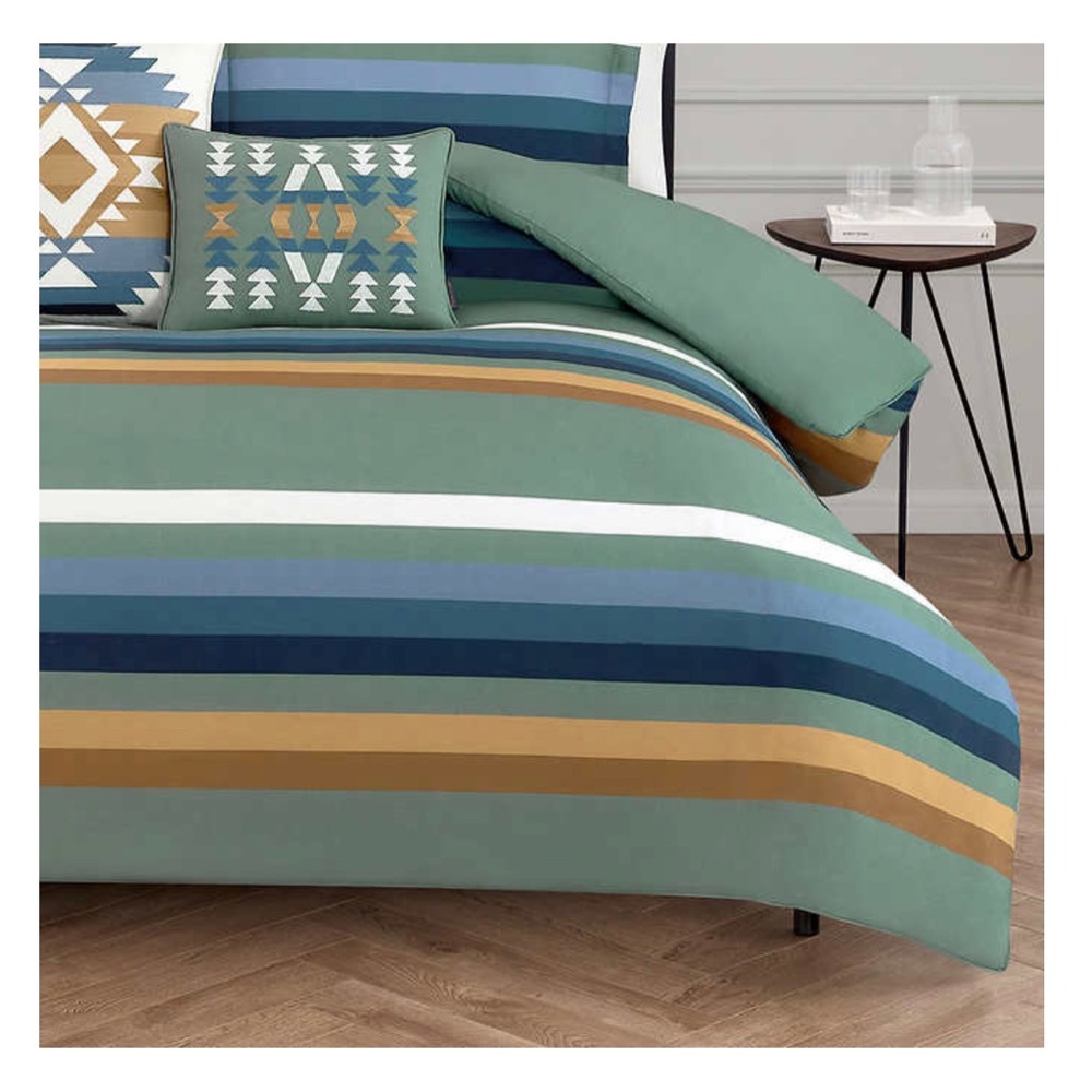 Beautiful 3 piece  Pendleton Rocky Mountain comforter and decorative pillow set